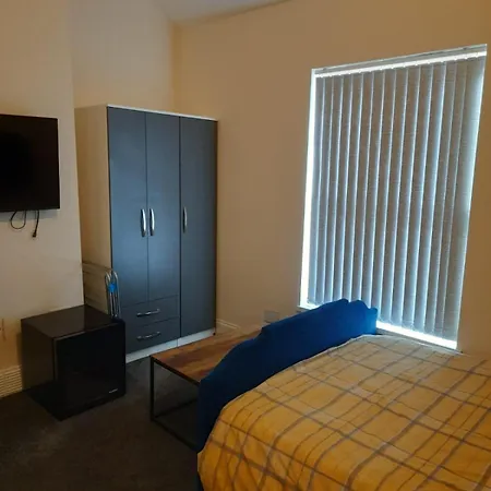 Lovely Bedroom With Shared Kitchen & Bathroom Free Parking Walsall Exterior foto