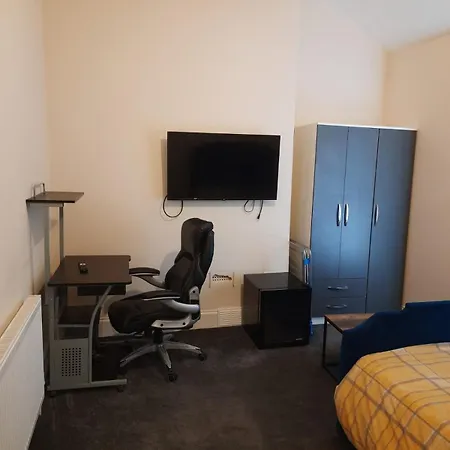 Lovely Bedroom With Shared Kitchen & Bathroom Free Parking Walsall Exterior foto