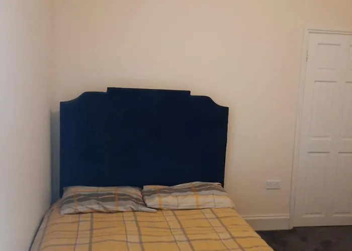 Lovely Bedroom With Shared Kitchen & Bathroom Free Parking