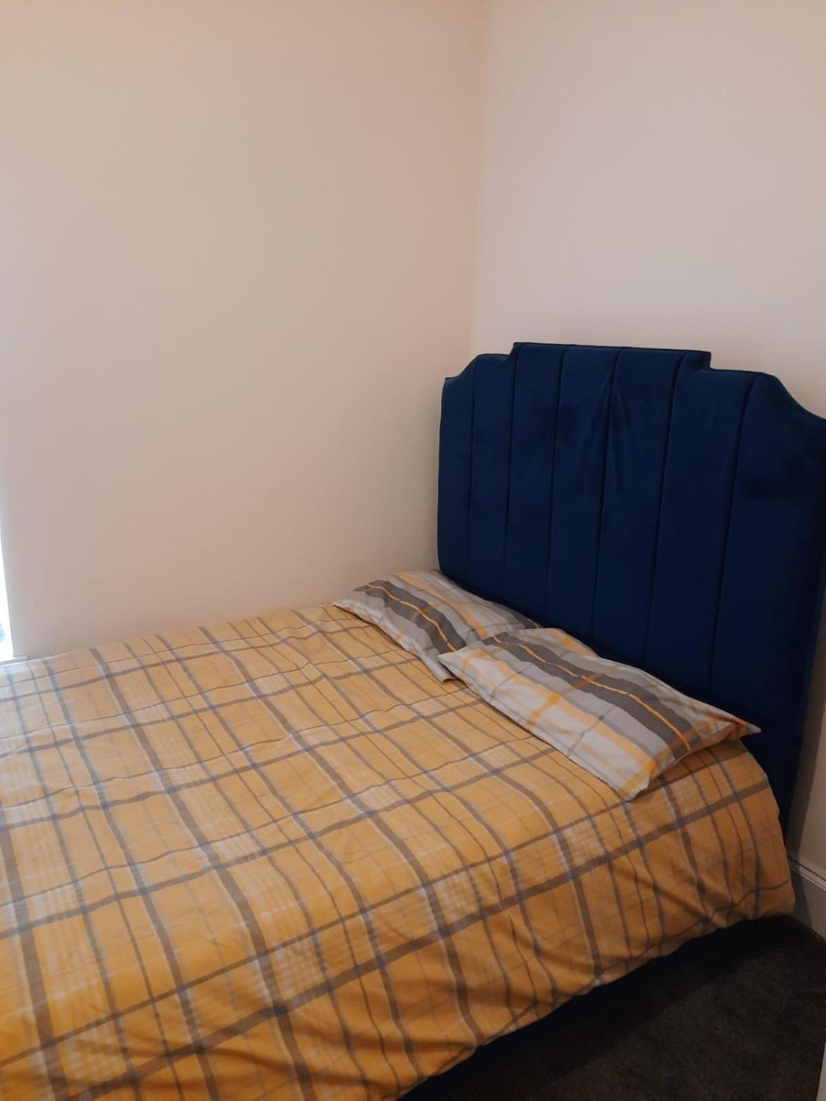 Apartment Lovely Bedroom With Shared Kitchen & Bathroom Free Parking Walsall