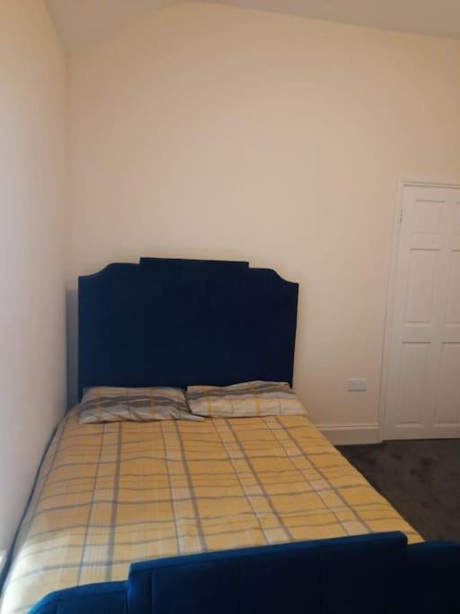 Lovely Bedroom With Shared Kitchen & Bathroom Free Parking Apartment